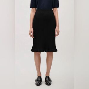 COS skirt ribbed knit ruffle hem black midi pencil skirt.  Small